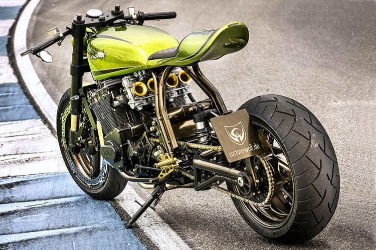 Moto streetfighter motorcycle