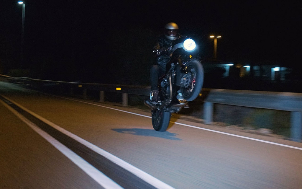 café racer wheeling