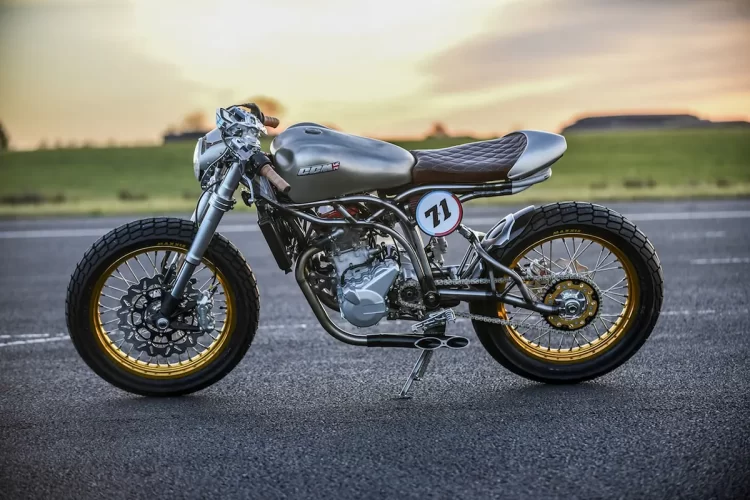 café racer CCM Spitfire 