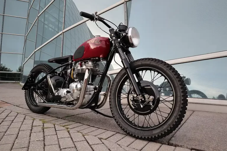 moto Triumph bobber