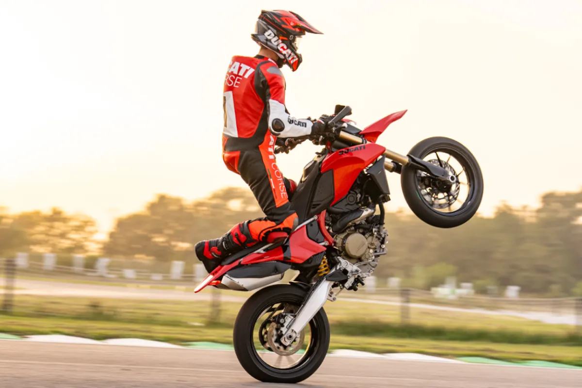 Ducati Hypermotard 698 wheeling action