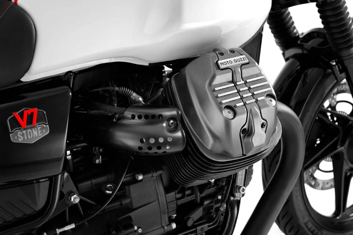 bicylindre en V perpendiculaire à la route Moto Guzzi