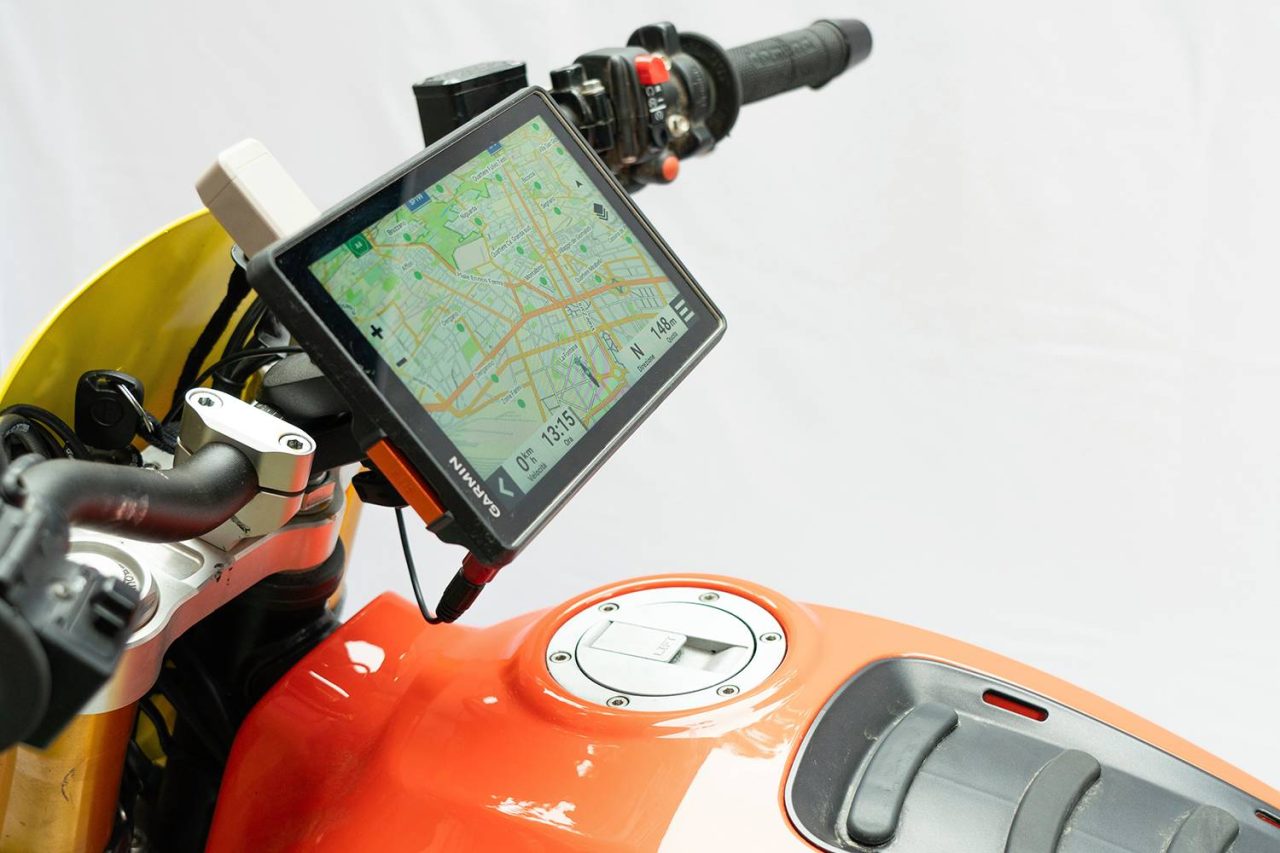 GPS moto monté sur un Fantic Caballero 500