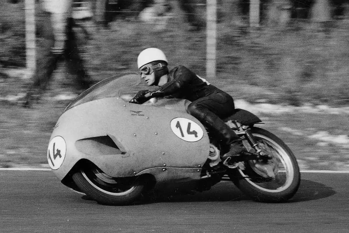 Moto Guzzi V8 Otto Cilindri en course