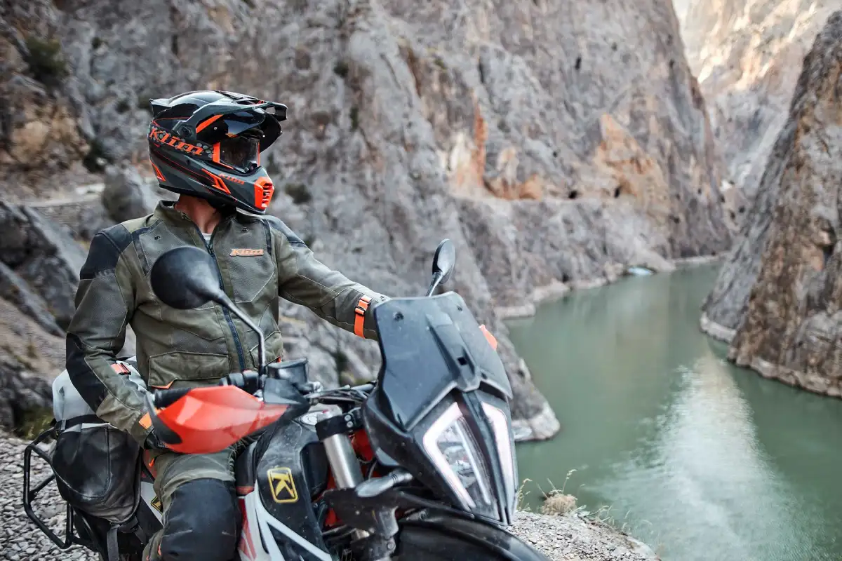casque moto Adventure ou trail