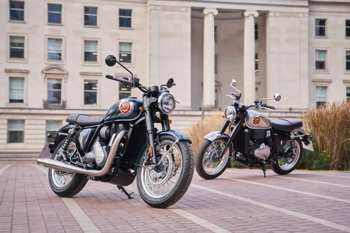 Deux moto modèle BSA Gold Star 650